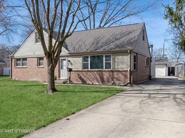 317 Brookwood Ter, Roselle, IL 60172