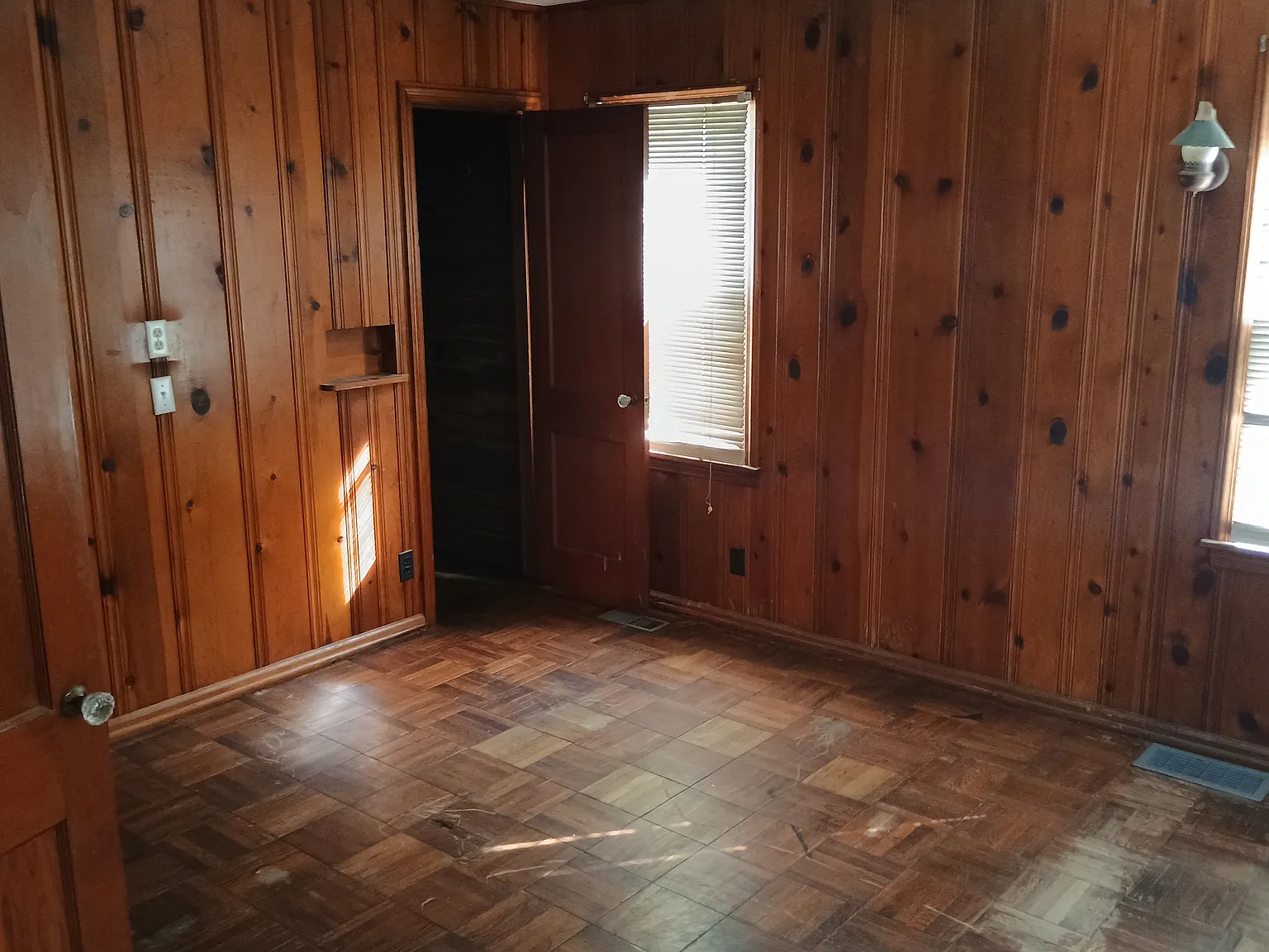 3 bed, 1.5 bath, 1056 sqft, $1,375 — Photo 4