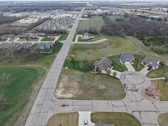 2nd image of 400 Ridge Ct