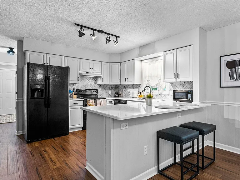 1380 Monticello Dr — Photo 17