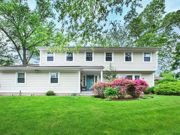 81 Stewart St, Demarest, NJ 07627