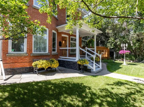 127 N 1st St SW, Medicine Hat, AB T1A 3Z1