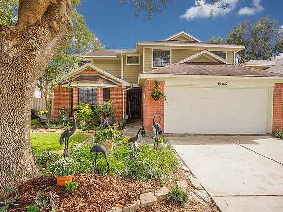 Create your own paradise on this property! Embrace the outdoors as you spend time around your beautiful lawn, and decorate to your heart's content.