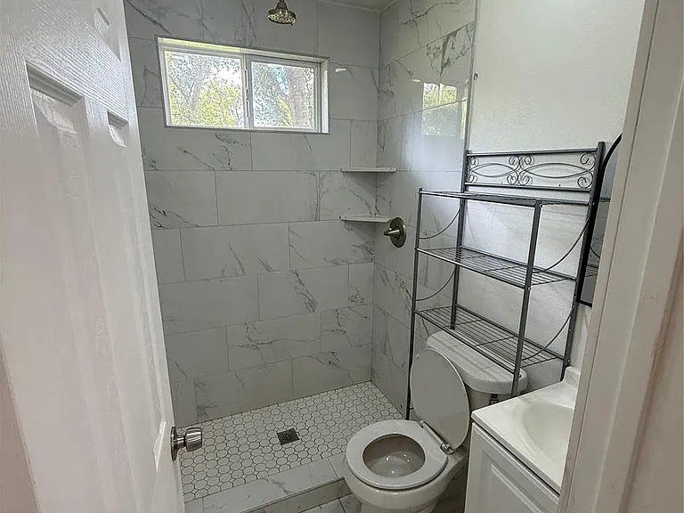 7003 Hoffman St — Photo 4