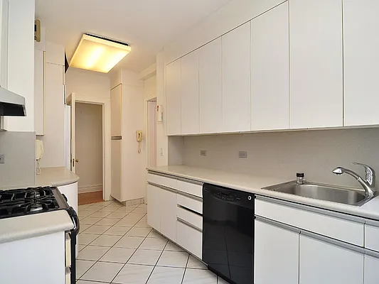 Sold by Sotheby's International Realty | media 31