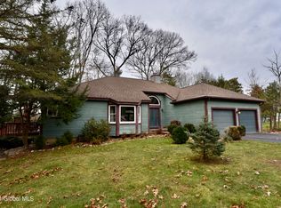 7 Pine Forest Ln, Clifton Park, NY 12065