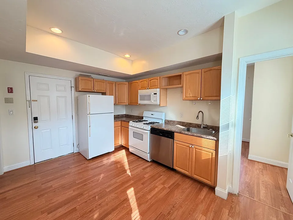 289 Merrimack St #4