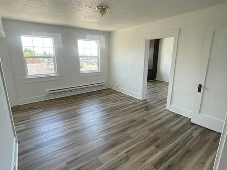 435 -Keystone Apartments — Photo 11