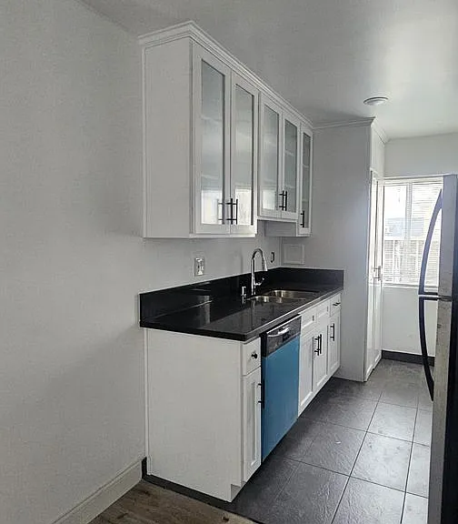 4901 Laurel Canyon Blvd — Photo 3