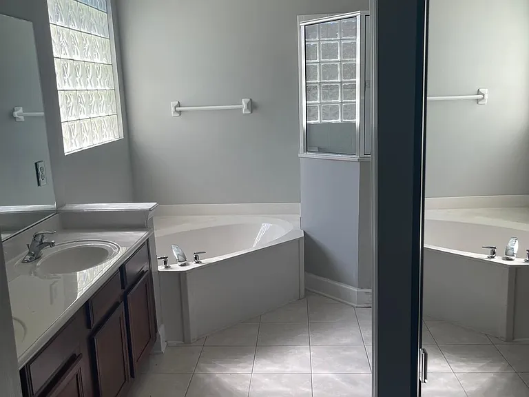 153 Oak Common Ave — Photo 13