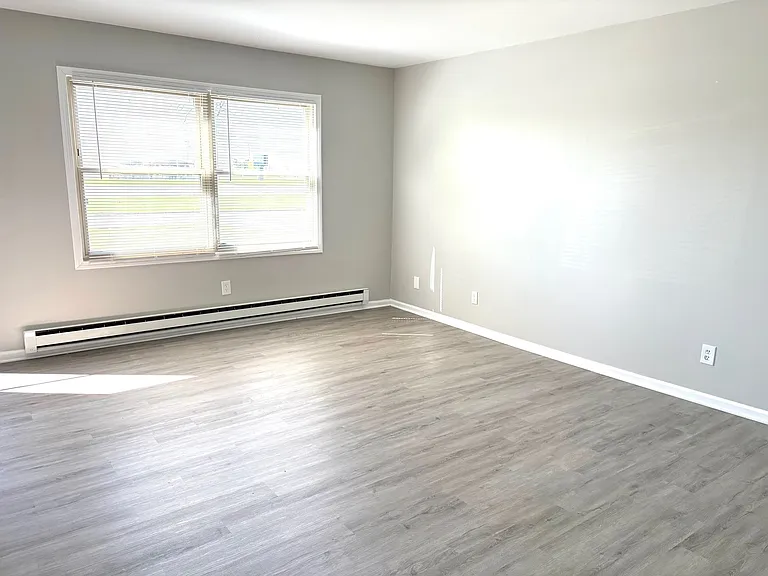 724 Oakton Rd — Photo 4