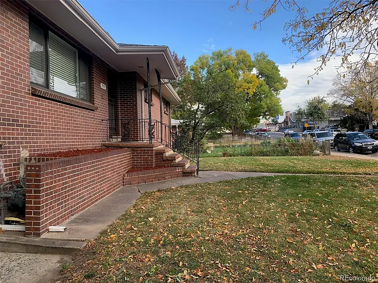 3555 S Downing St — Photo 2