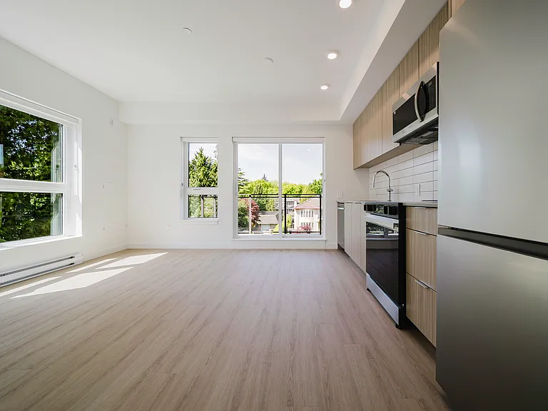 5828 Granville St — Photo 44