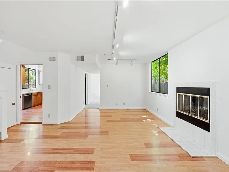 264 W California Ave #C — Photo 3