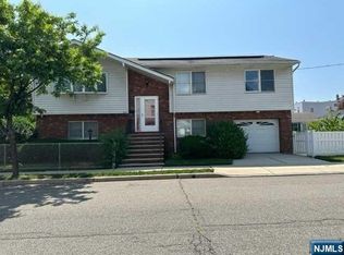 922 Schopmann Dr, Secaucus, NJ 07094