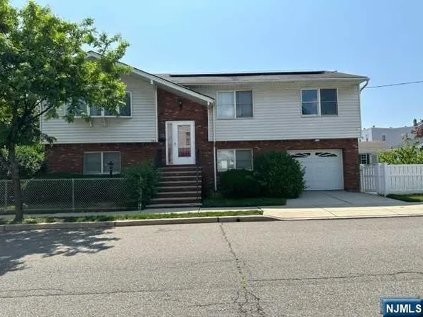 922 Schopmann Dr, Secaucus, NJ 07094