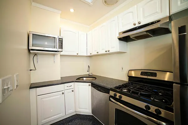 Rented by Town Residential | media 9