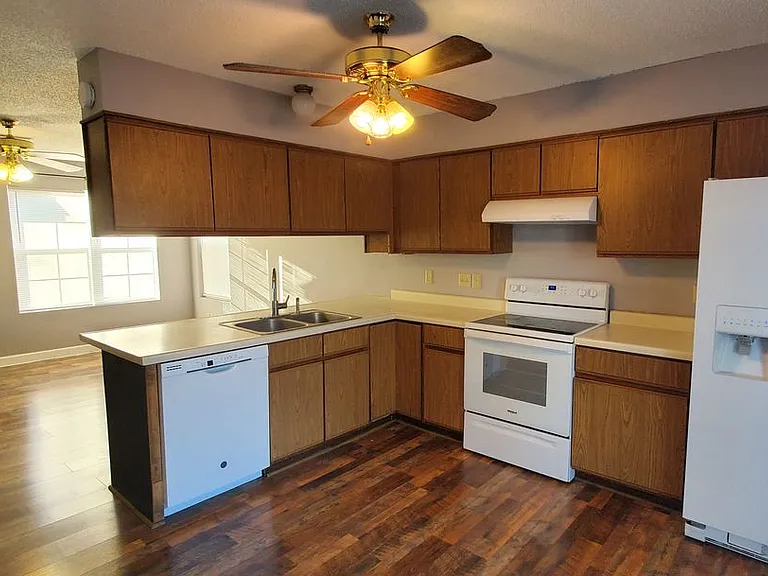 1508 Woodfield St — Photo 4
