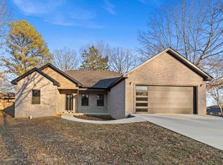 1368 Hampshire Cir, Mountain Home, AR 72653