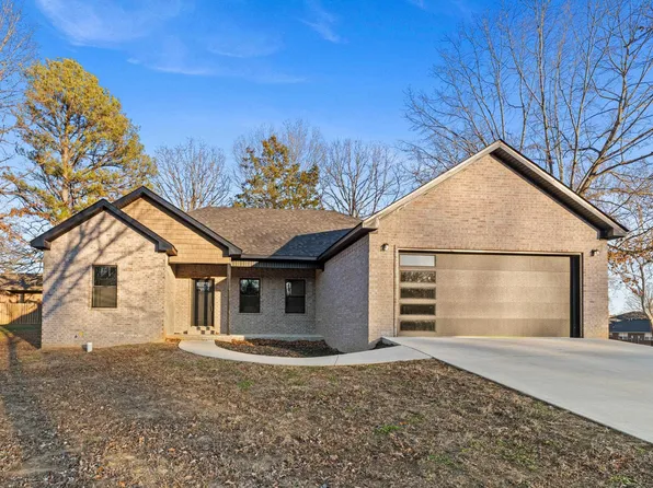 1368 Hampshire Cir, Mountain Home, AR 72653