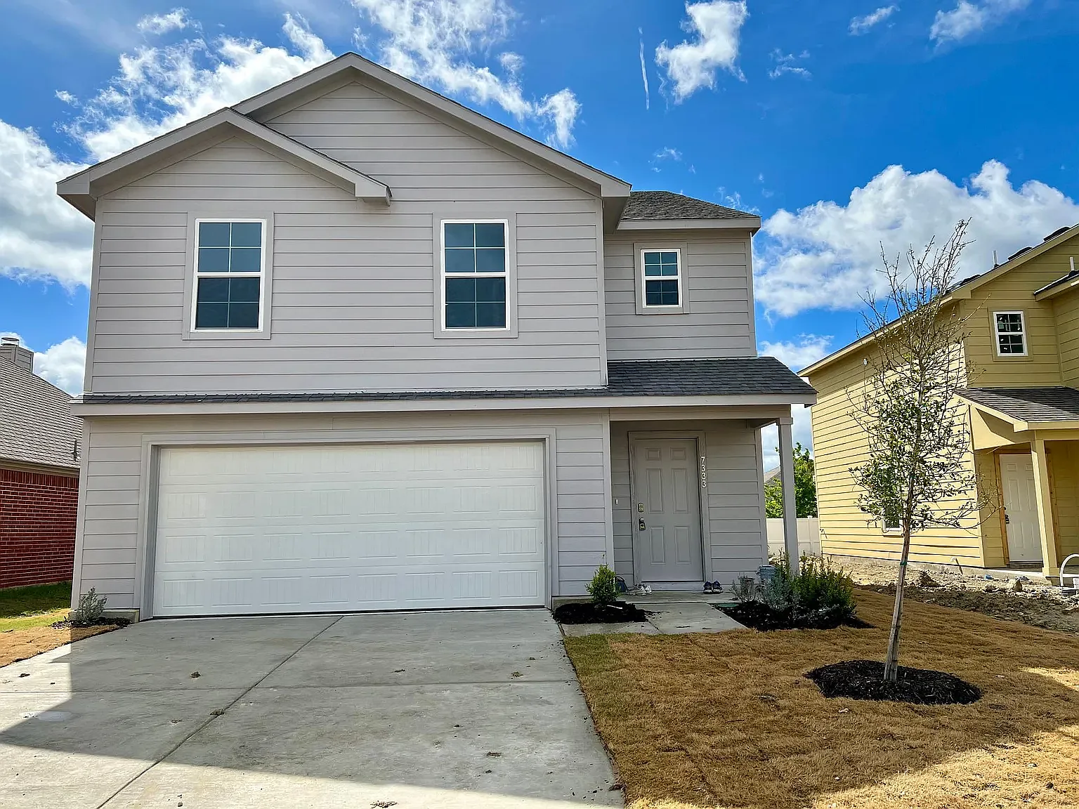 4 bed, 2.5 bath, 2002 sqft, $2,100 — Photo 2