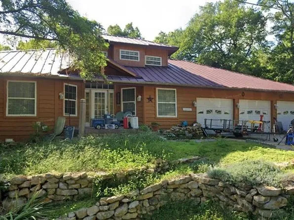 608 N 3rd St, Wathena, KS 66090