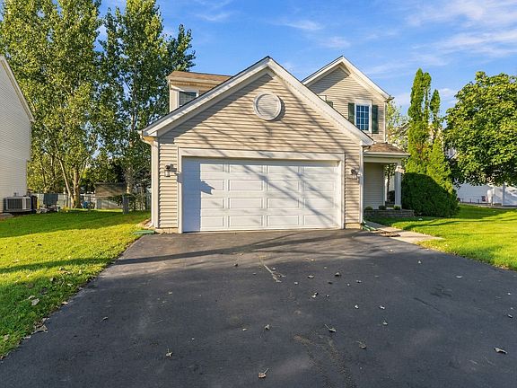 2nd image of 5 Flowerfield Ct