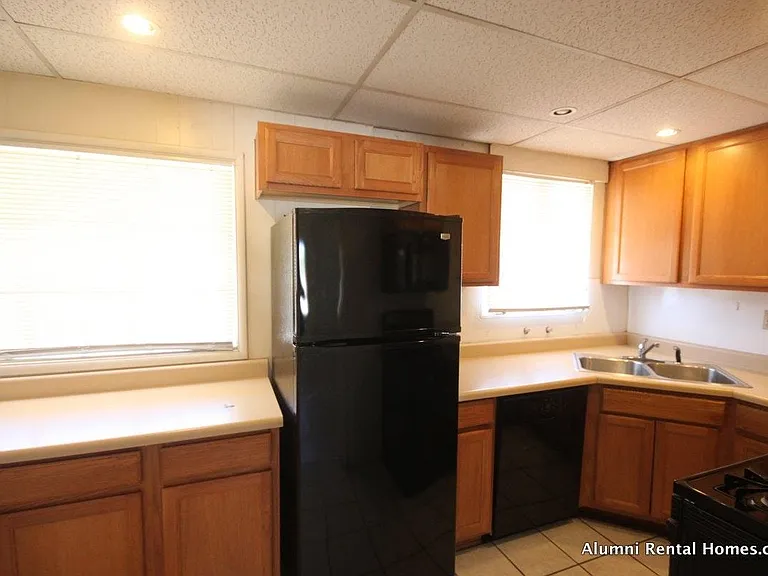 2425 N Mountain Ave #1 — Photo 6