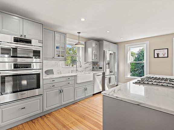 3rd image of 93 Albatross Rd