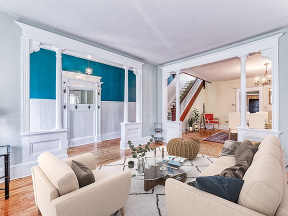 3rd image of 430 Russell Ave