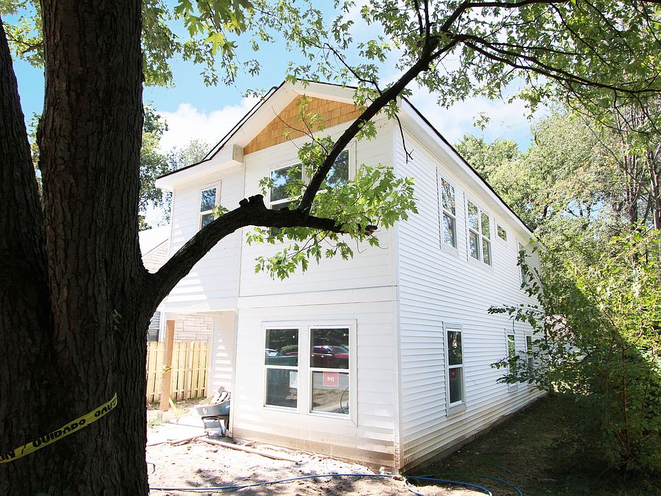 2nd image of 4706 Primrose Ave