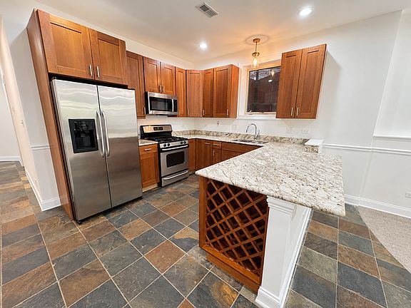 3rd image of 4424 S Indiana Ave APT 1N