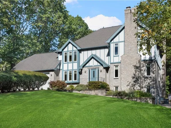 20 Buckboard Dr, Cumberland, RI 02864