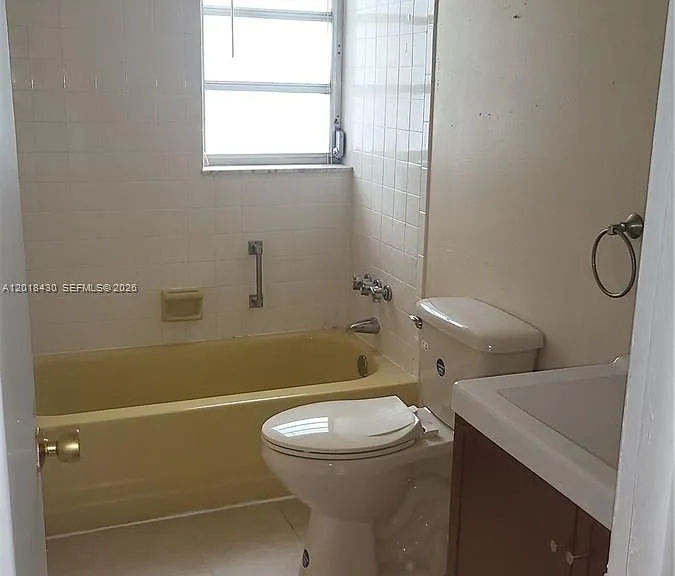 1001 NE 14th Ave #201 — Photo 11