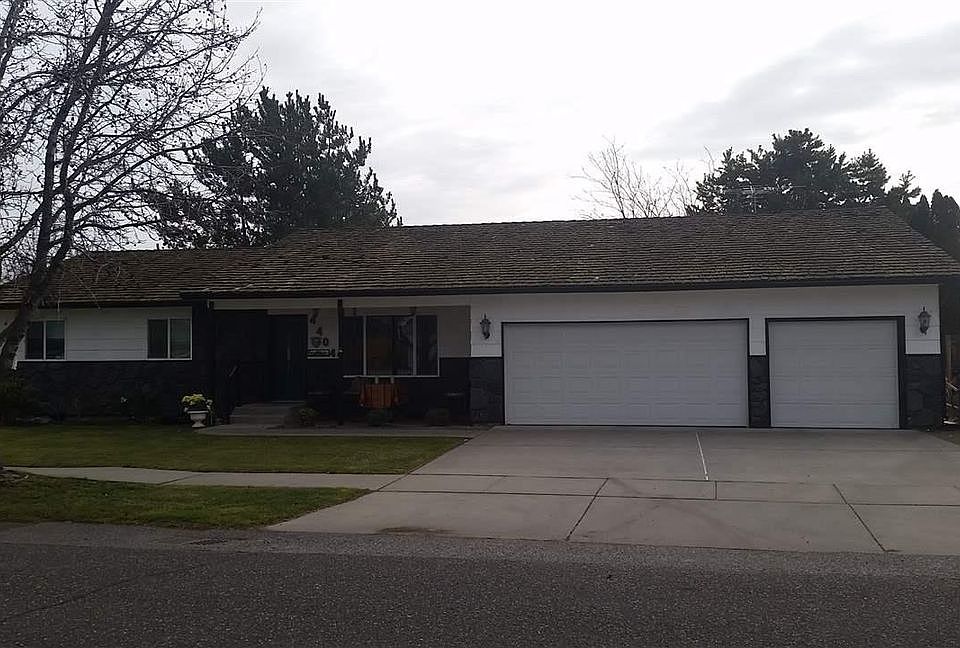 1st image of 4404 Hilltop Dr