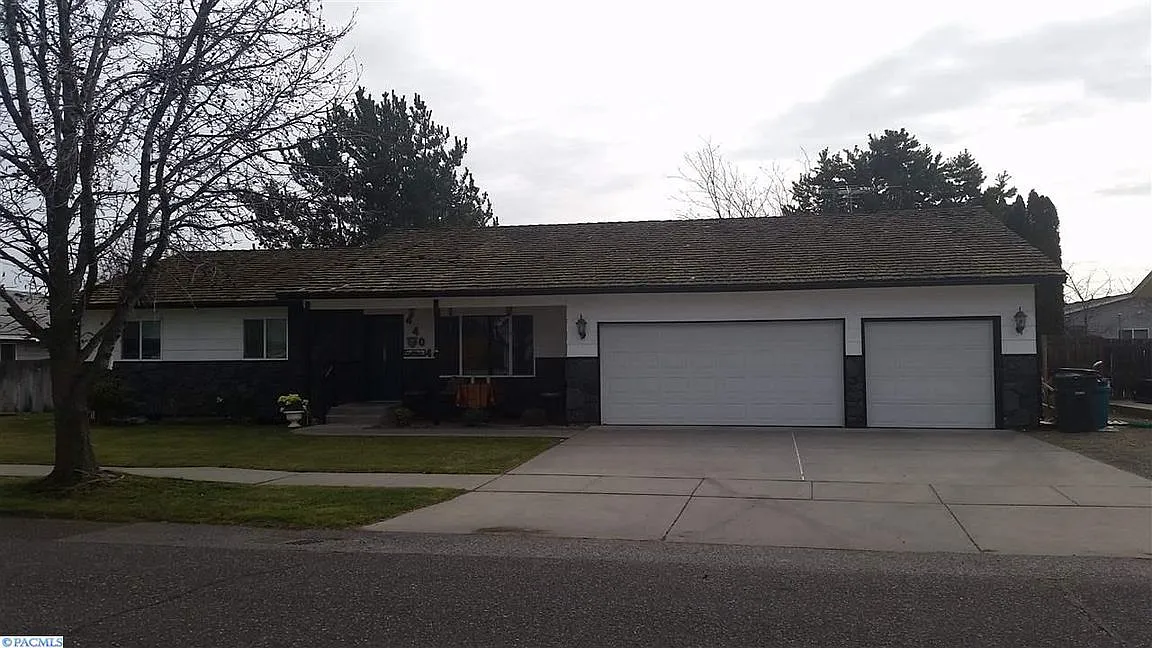 4404 Hilltop Dr photo 1