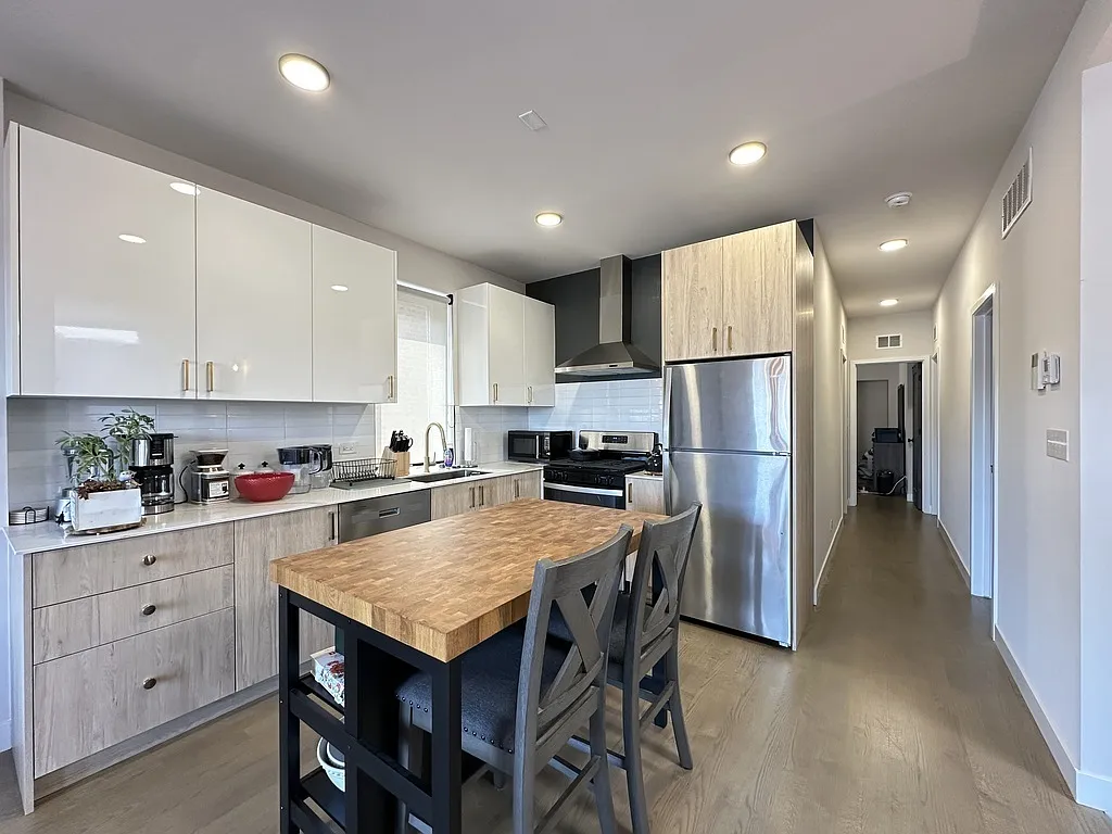 3 bed, 1200 sqft, $2,650 — Photo 2