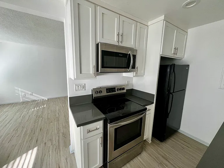 00-360 Lime Ave #303 — Photo 9