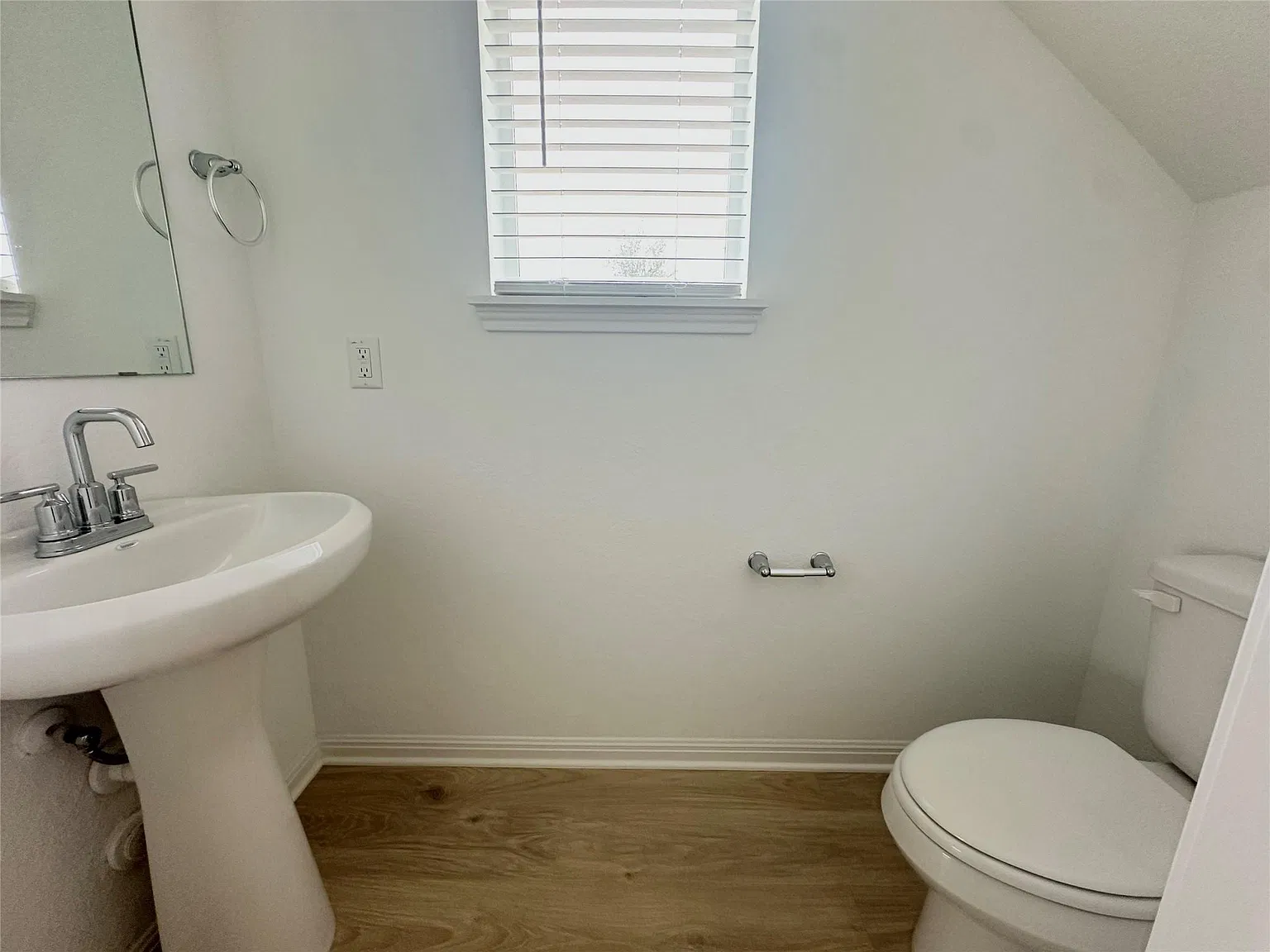 3 bed, 2.5 bath, 1808 sqft, $1,900 — Photo 4