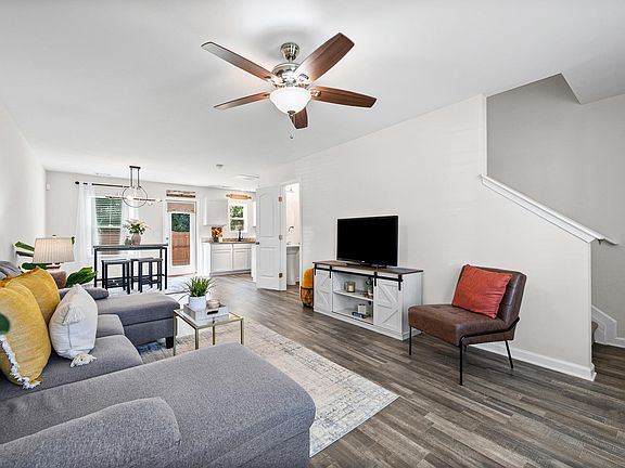 5th image of 301 Long Grove Ln