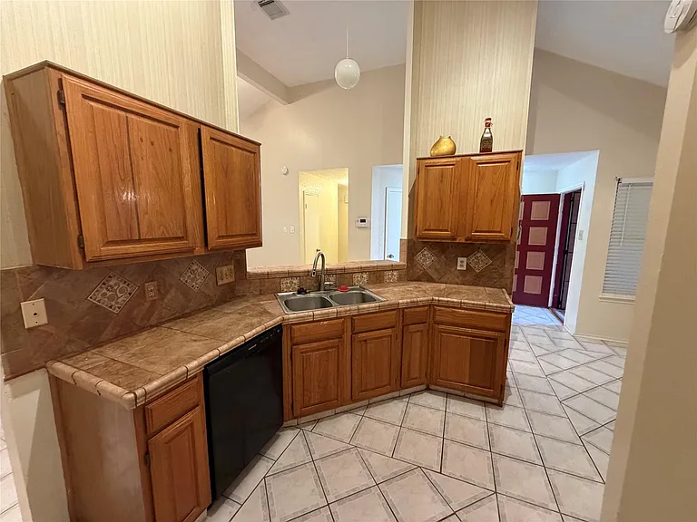 1423 Elkwood Dr — Photo 9