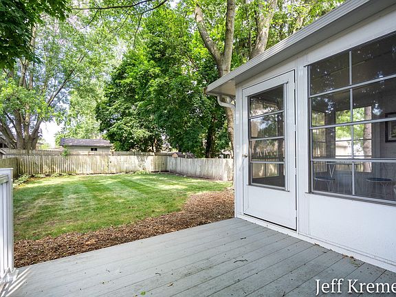 3rd image of 3277 Ottawa Ave SW