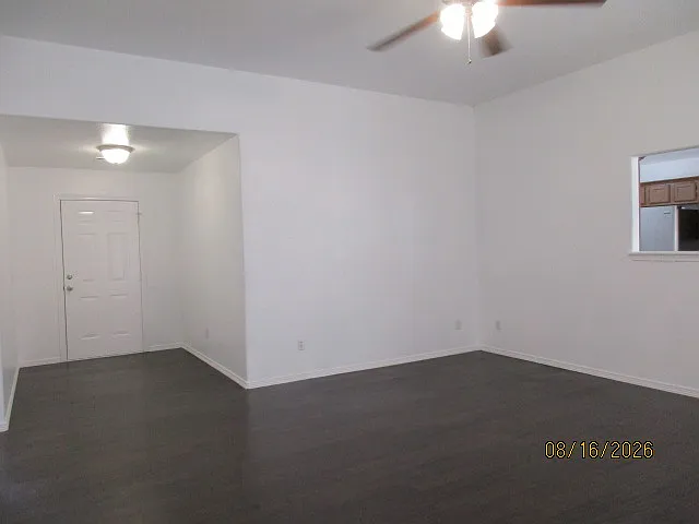 3 bed, 1426 sqft, $1,650 — Photo 2