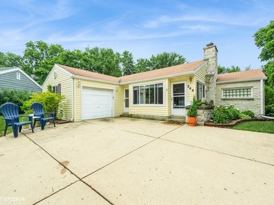 245 W Crystal Lake Ave, Crystal Lake, IL, 60014