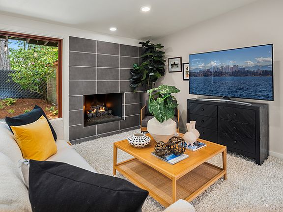 4th image of 15655 SE 8th St