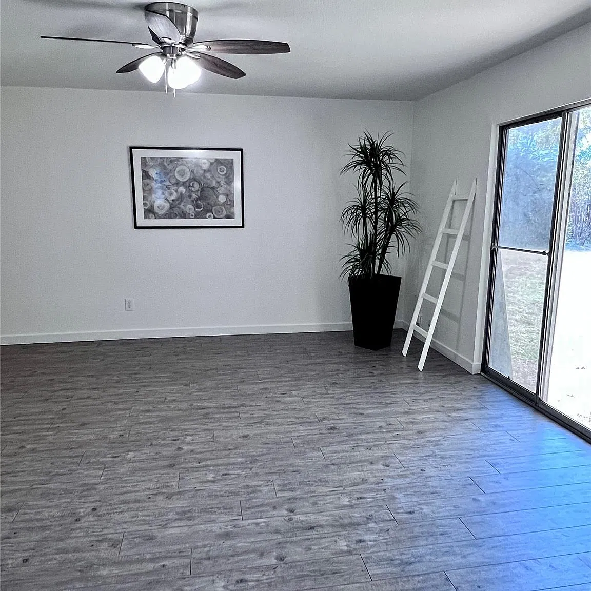 3 bed, 2.0 bath, 1098 sqft, $2,095 — Photo 4