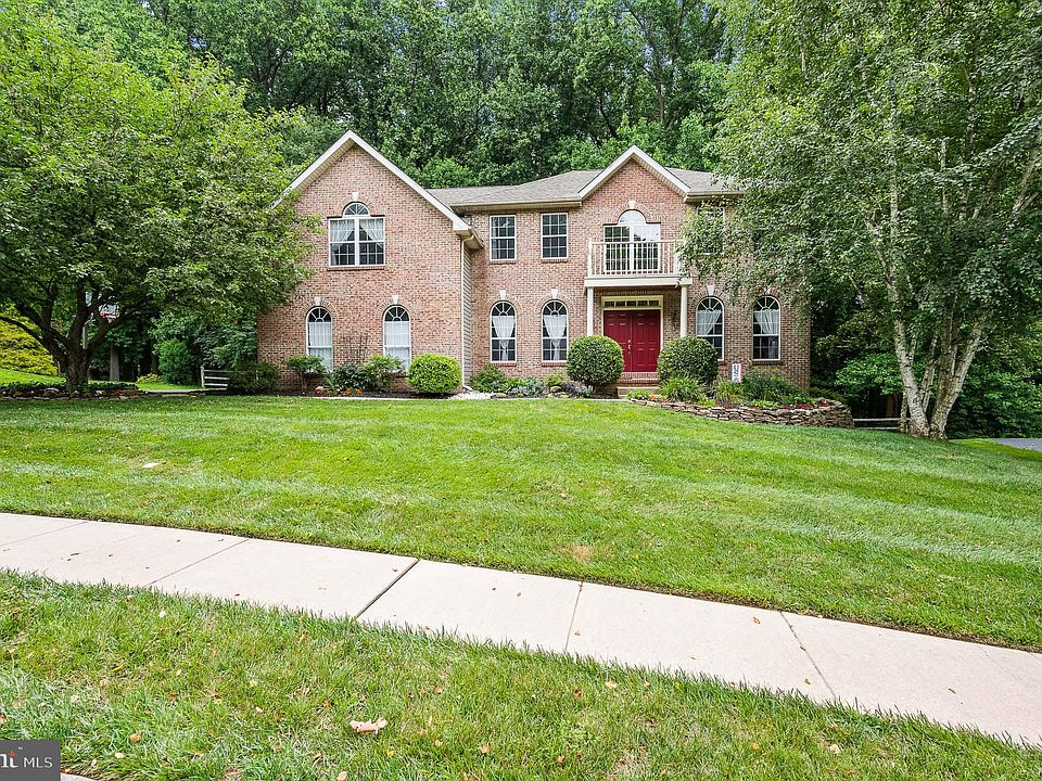 1st image of 105 Sassafrass Ct
