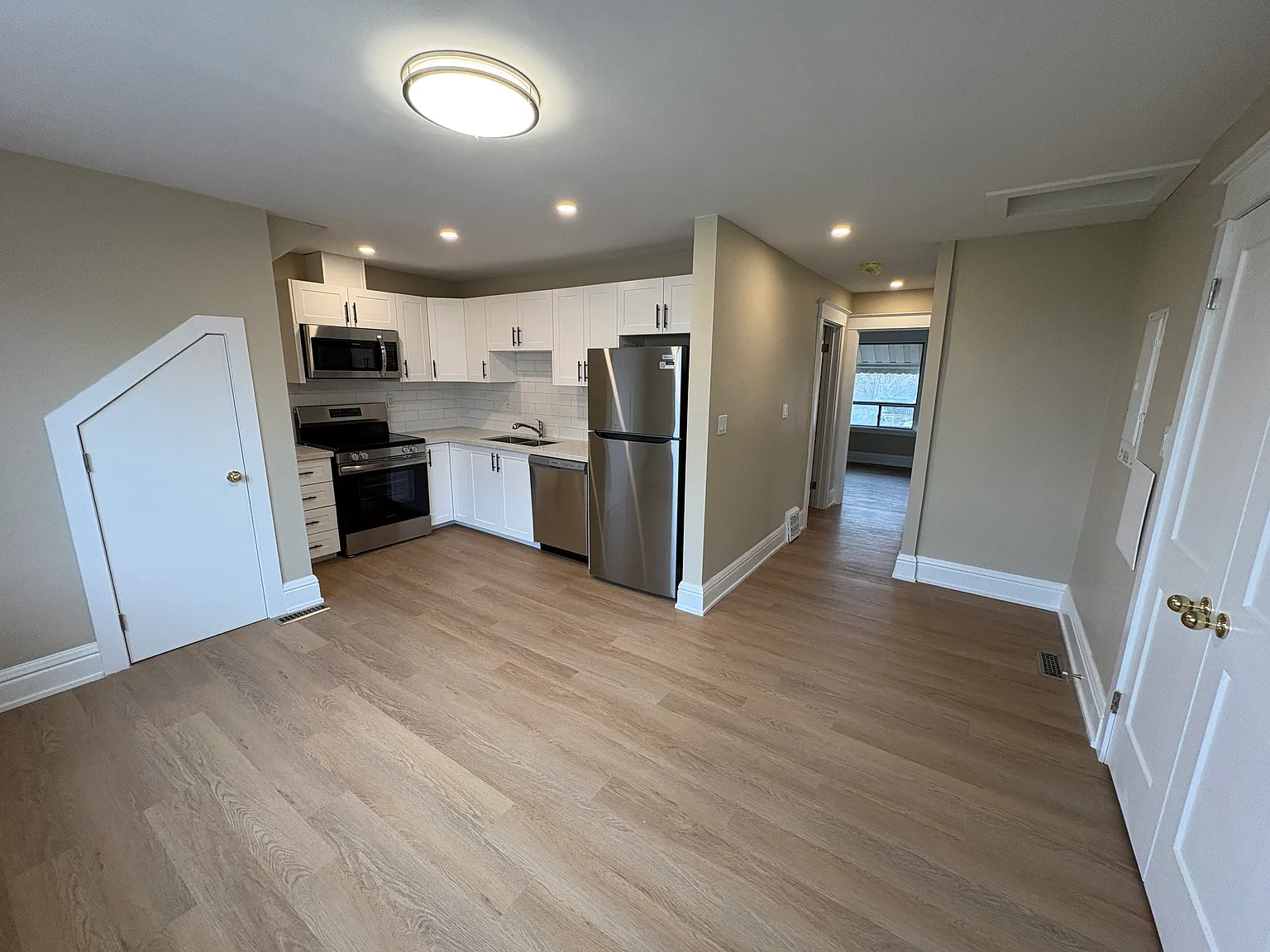 Fully Renovated 2-Bedroom with Private Entrance & In-Suite Laundry! — Photo 4