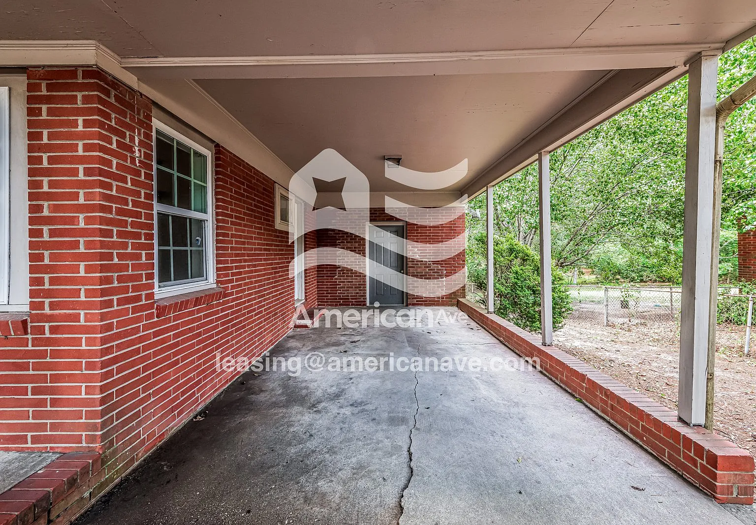 3 bed, 1.0 bath, 929 sqft, $1,325 — Photo 2