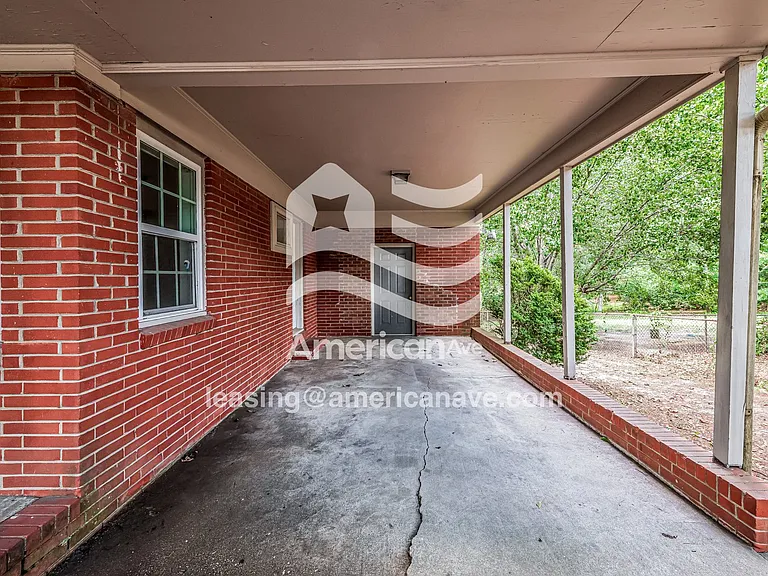 643425_002_front_entrance_2.jpg